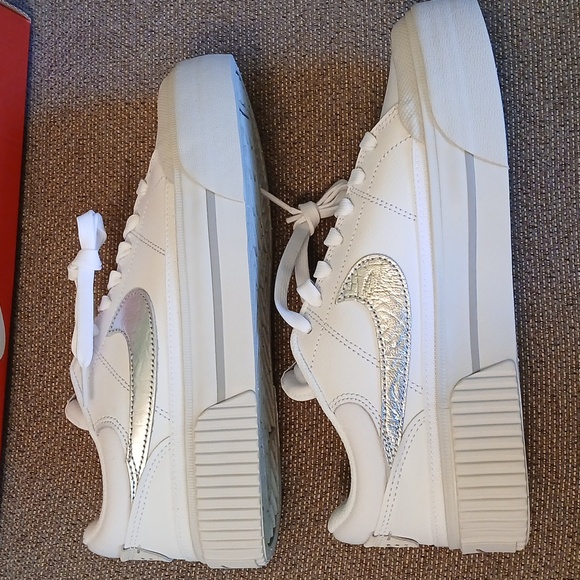 NIB Nike Women's Court Legacy Lift Sneakers, White with Silver Swoosh - Picture 4 of 8